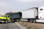 Choque Múltiple de Tráileres en la Colombia Causa Caos Vial y Emergencia