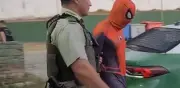 Detienen a hombre disfrazado de Spider-Man con orden de captura en Valparaíso