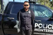 Detienen a sujeto que se hacía pasar por policía en una patrulla 'patito' en México
