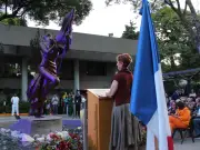 Develan escultura 'Marianne o la Libertad' en Ciudad de México durante Festival de la Francofonía