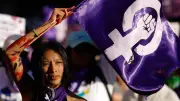 El color morado en el 8M: su origen histórico y su poderosa relación con el feminismo