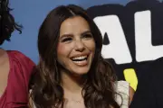 Eva Longoria advierte sobre riesgos en fusión de Warner Bros. Discovery y Paramount