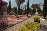 Fallece hombre en Parque Santa María la Ribera; investigan causas del deceso