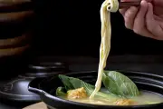 Fideos al Tazón: La Innovadora Técnica de Cocina que Conquista México