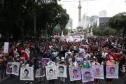 Fiscalía General se resiste a integrar comisión para esclarecer caso Ayotzinapa