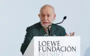 Hugo Mujica gana Premio Loewe de Poesía 2025 y celebra la 'inutilidad' del arte