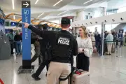ICE reforzará controles de seguridad en aeropuertos de Estados Unidos