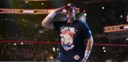 John Cena brinda emotivo abrazo a fan con cáncer en evento de la MegaCon Orlando