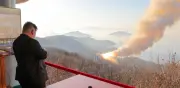 Kim Jong Un supervisa prueba de motor de cohete de combustible sólido en Corea del Norte
