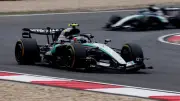 Kimi Antonelli hace historia con su primer triunfo en F1 en el GP de China; Checo Pérez 15°