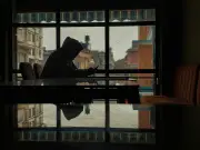 La Paradoja de la Generación Conectada: Hiperconectados Digitalmente, Aislados Emocionalmente