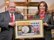 Lotería Nacional rinde homenaje al Colegio de Ingenieros Civiles en su 80 aniversario