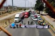 Manifestantes Bloquean Carretera México-Toluca Exigiendo Respuestas por Desaparecidos