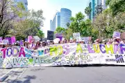 Miles de Mujeres Marchan en CDMX en el Día Internacional de la Mujer