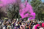Miles de mujeres marchan en CDMX por el Día Internacional de la Mujer