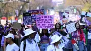 Miles de Mujeres Marchan en CDMX Rumbo al Zócalo por el Día Internacional de la Mujer