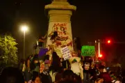 Miles de mujeres toman el Monumento a la Patria en Yucatán durante masiva marcha del 8M
