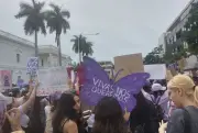 Mujeres de Culiacán protestan contra la violencia y feminicidios en masiva marcha