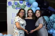 Mujeres Embarazadas Celebran su Estado con Sesiones Fotográficas Conmemorativas