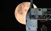 NASA prioriza base lunar permanente y pospone estación orbital para 2028