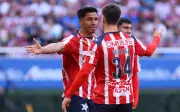 Ángel Sepúlveda asume rol de mentor de la 'Hormiga' González en Chivas