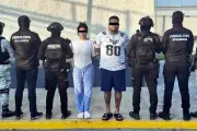 Pareja detenida en posesión de droga y armas de fuego en operativo policial