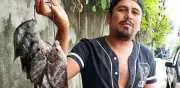 Pescadores de Tabasco entierran su pescado por contaminación con petróleo en Río Seco