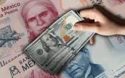 Peso mexicano cede terreno frente al dólar este jueves con volatilidad en mercados