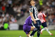 Rayados se aleja de la Liguilla tras caer ante Chivas en el Estadio Monterrey