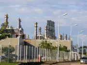 Refinería Olmeca en Dos Bocas reanuda operaciones tras incendio fatal