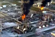 Reportan explosión en refinería de Texas; autoridades investigan causas del incidente