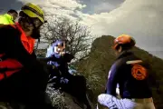 Rescatan a dos senderistas tras 16 horas de angustia en el Cerro de la Silla