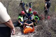 Rescatan a senderista lesionada en cerro de San Pedro Garza García tras operativo de emergencia