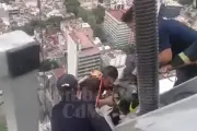 Rescatan a trabajador atrapado en el piso 29 de hotel en Paseo de la Reforma
