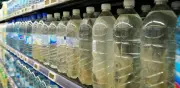 Retiran más de 650 mil botellas de agua en EE.UU. por condiciones insalubres de producción