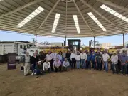 Tlaquepaque entrega maquinaria y composta a ejidatarios para potenciar caminos rurales