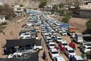 Transporte paralizado en la Montaña de Guerrero por baches y caminos intransitables