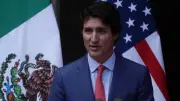 Trudeau reaparece en Cancún y advierte sobre el futuro del T-MEC en convención bancaria