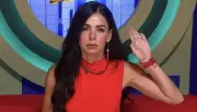 Vanessa Arias desata polémica tras usar señal de auxilio en La Casa de los Famosos