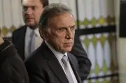Yunes Linares regresa al Senado como suplente de su hijo, evita hablar sobre polémico voto judicial