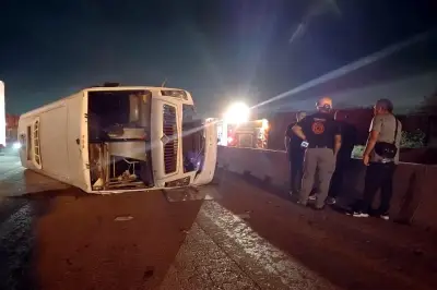 Accidente de autobús en carretera deja 18 lesionados tras conductor dormitar