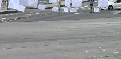 Activistas por los animales bloquean Insurgentes y Reforma exigiendo adopción responsable