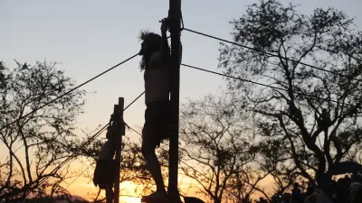 Actor de Cristo sufre aparatosa caída durante crucifixión en Tlaquepaque, Jalisco