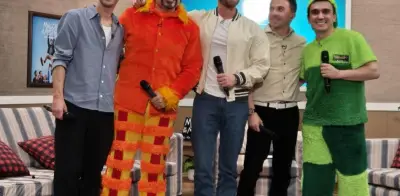 Actores de Malcolm in The Middle se reúnen con La Familia P. Luche en México