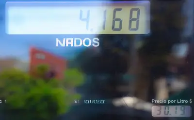 Adiós a comisiones por pagar gasolina en México desde mayo