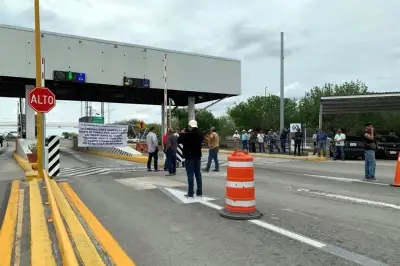 Agricultores protestan y liberan paso en caseta de cobro en Chihuahua