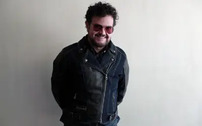 Aleks Syntek reaparece en redes ignorando polémica legal: '¡Hay Syntek!'