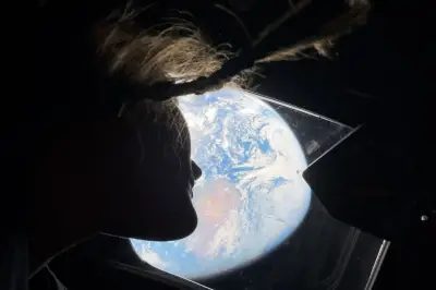 Artemis II Captura Imágenes Inéditas de la Tierra en su Misión Lunar