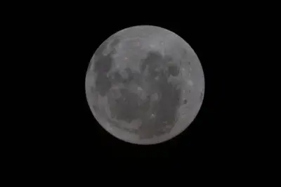 Artemis II Vislumbra el Gran Cañón Lunar en Preparación para su Histórico Sobrevuelo