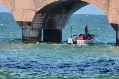 Autoridades detectan manchas de hidrocarburo en aguas del Puerto de Progreso
